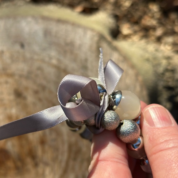 NWOT Women’s silver beaded bracelet set with silver ribbon. Easy on/off stretch - Picture 4 of 8